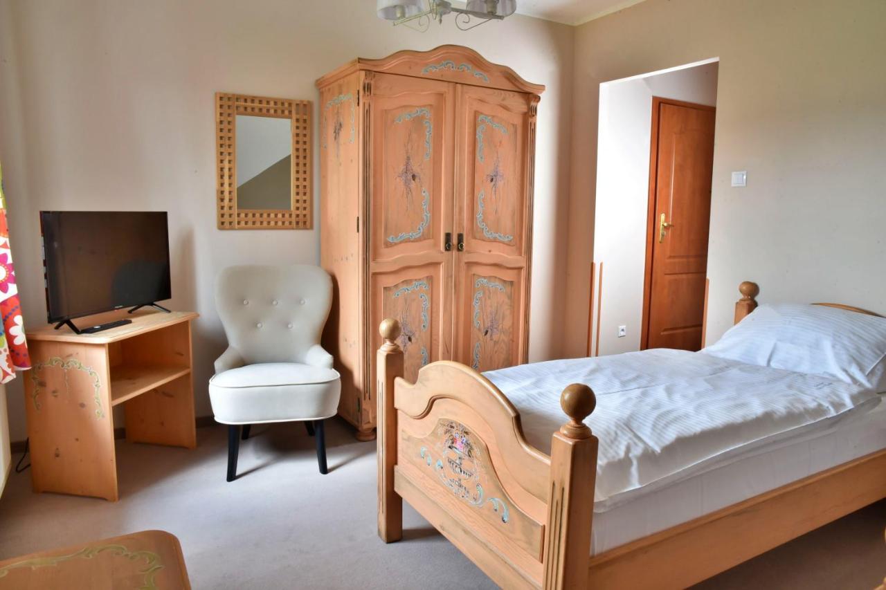 Bed and Breakfast Gosciniec Nowa Wioska Валбжих Экстерьер фото