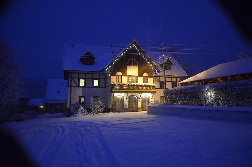 Bed and Breakfast Gosciniec Nowa Wioska Валбжих Экстерьер фото